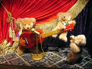 Bears play guitar