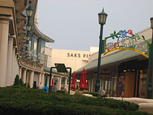 Saks Fifth Avenue closing at Old Orchard